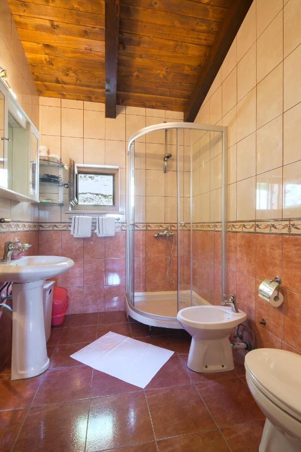 Villa Robinson Petrovac Exteriör bild